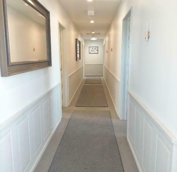 إستوديو كلاسيكى, Boutique Motel