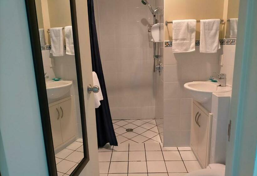 إستوديو كلاسيكى, Boutique Motel