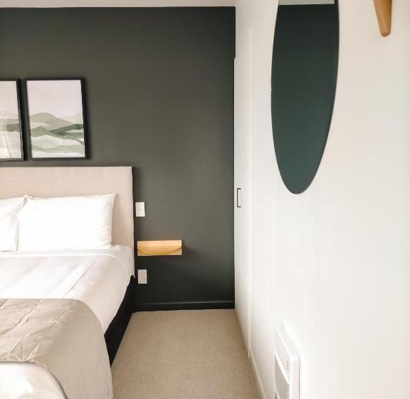 إستوديو كلاسيكى, Boutique Motel