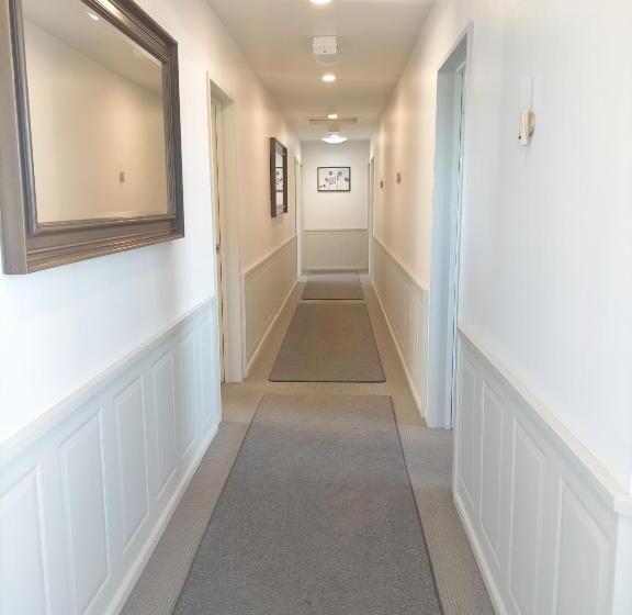 Студия Стандарт, Boutique Motel