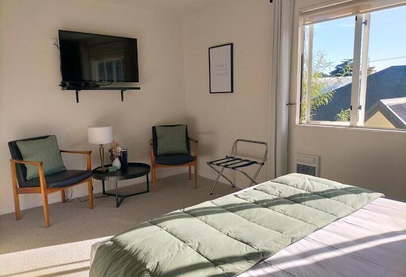 Студия Стандарт, Boutique Motel