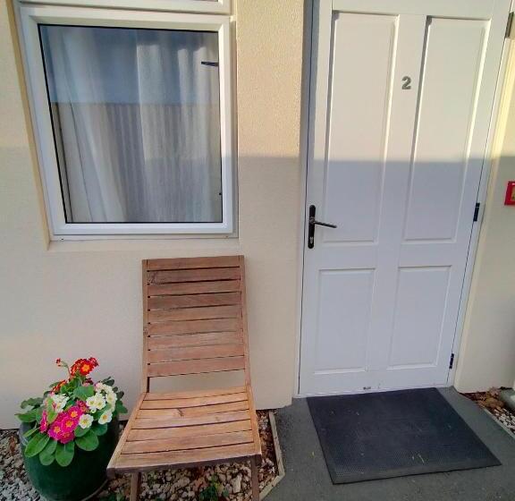 إستوديو قياسى سرير كينج, Boutique Motel