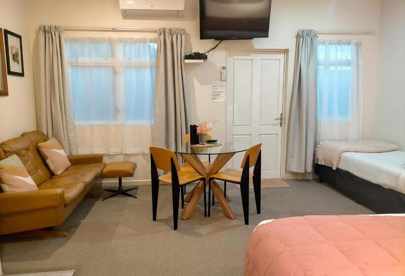 إستوديو قياسى سرير كينج, Boutique Motel