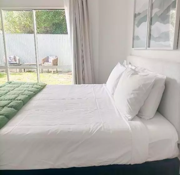スタンダードスタジオ, Boutique Motel