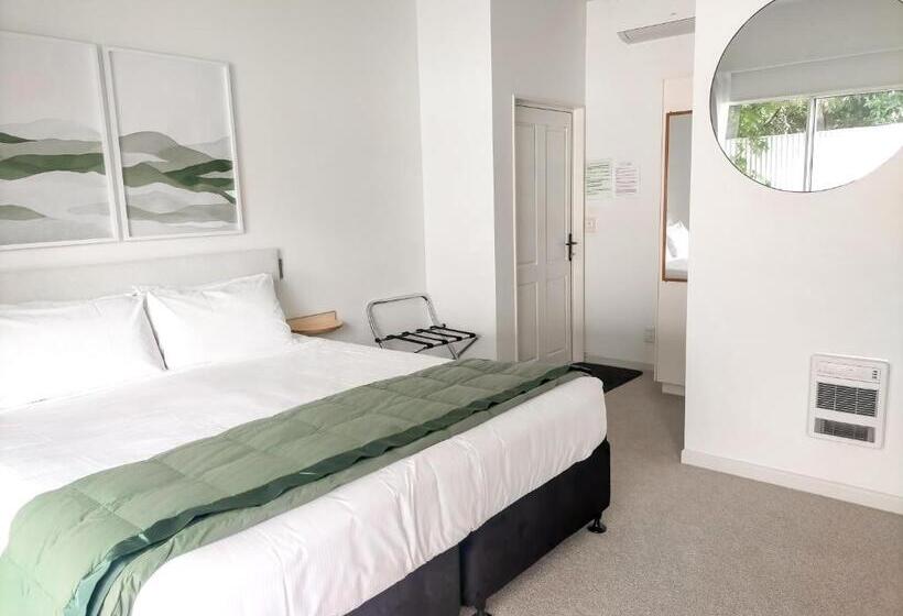 إستوديو قياسى, Boutique Motel