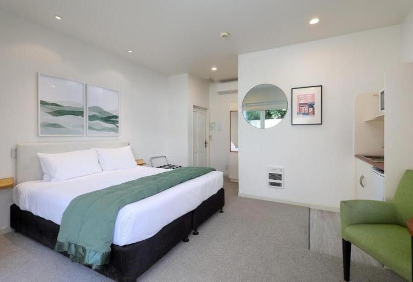 إستوديو قياسى, Boutique Motel