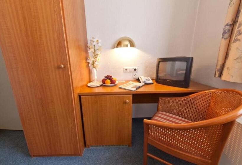 标准单人间, Commerz Hamburg