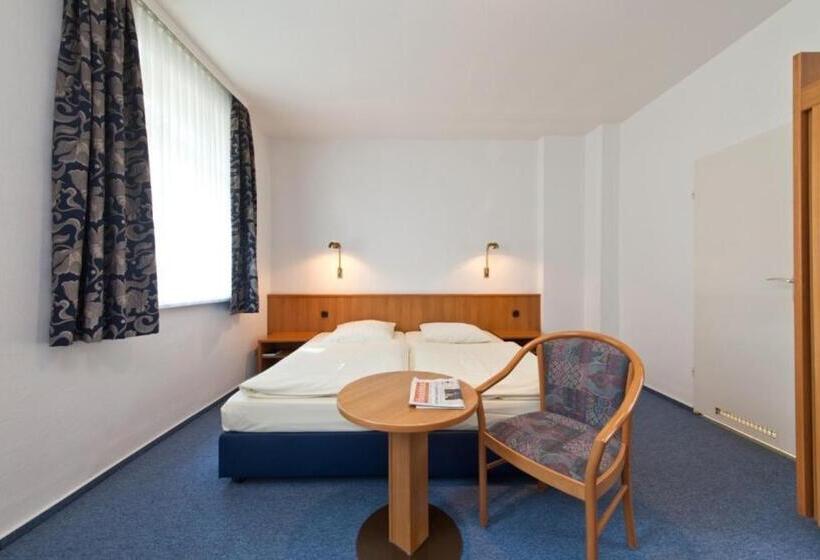 标准三人间, Commerz Hamburg