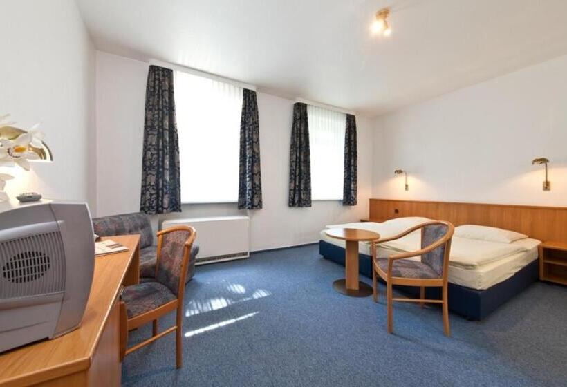 标准三人间, Commerz Hamburg