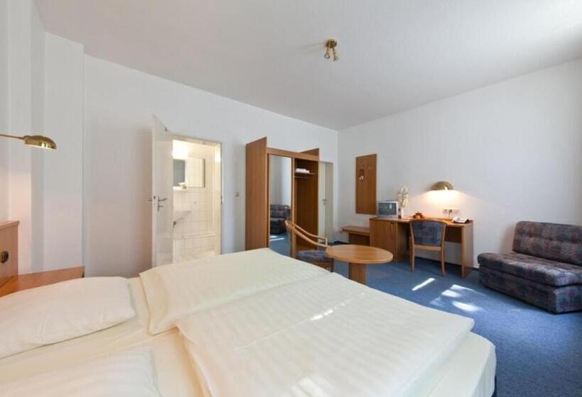 标准三人间, Commerz Hamburg