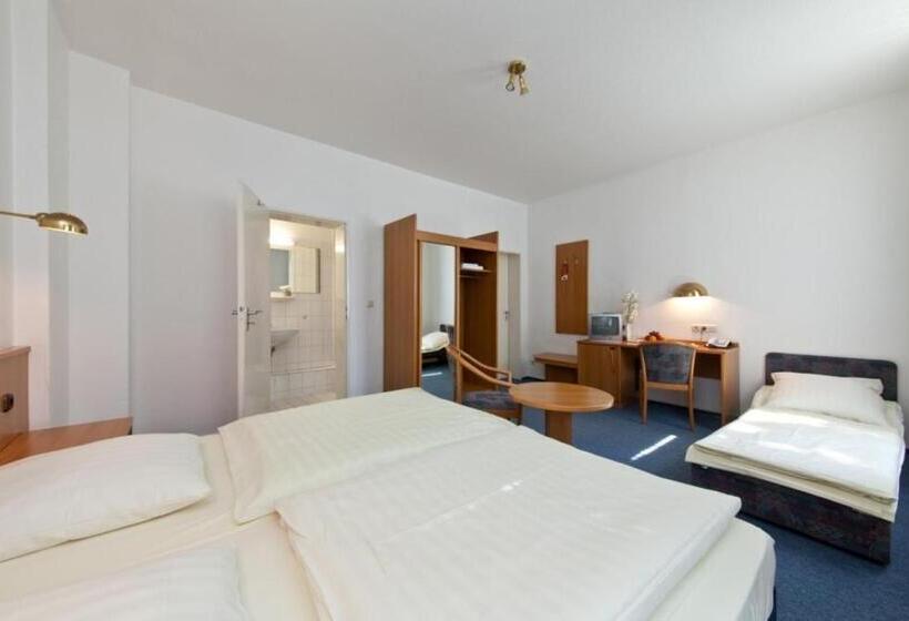 标准三人间, Commerz Hamburg