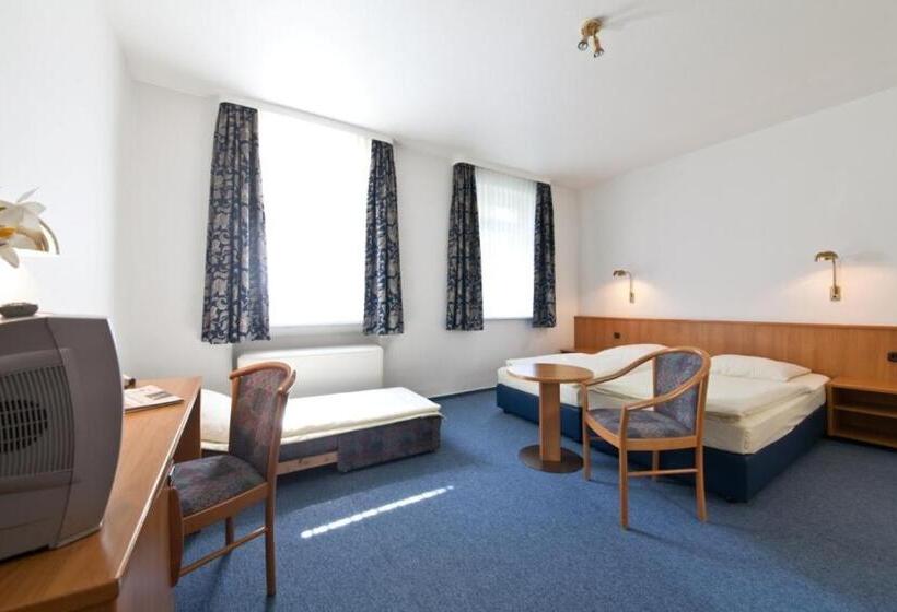 标准三人间, Commerz Hamburg