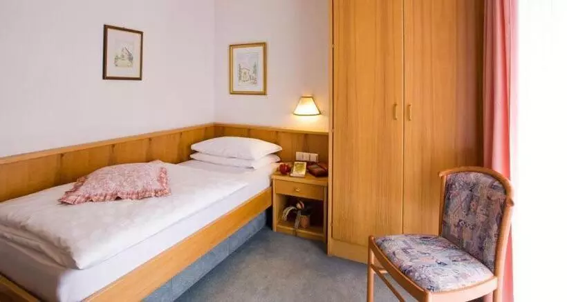 Standard Yhden Hengen Huone, Albergo Canella