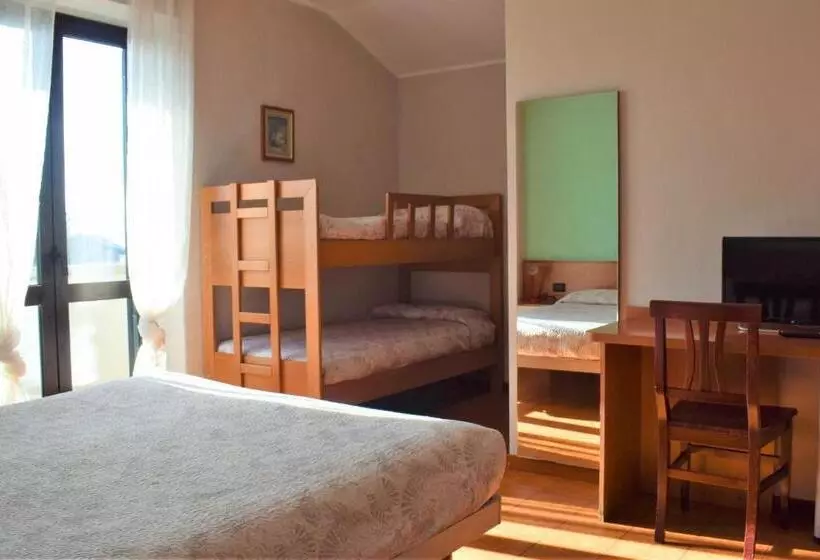 Basic Kolmen Hengen Huone, Albergo Canella