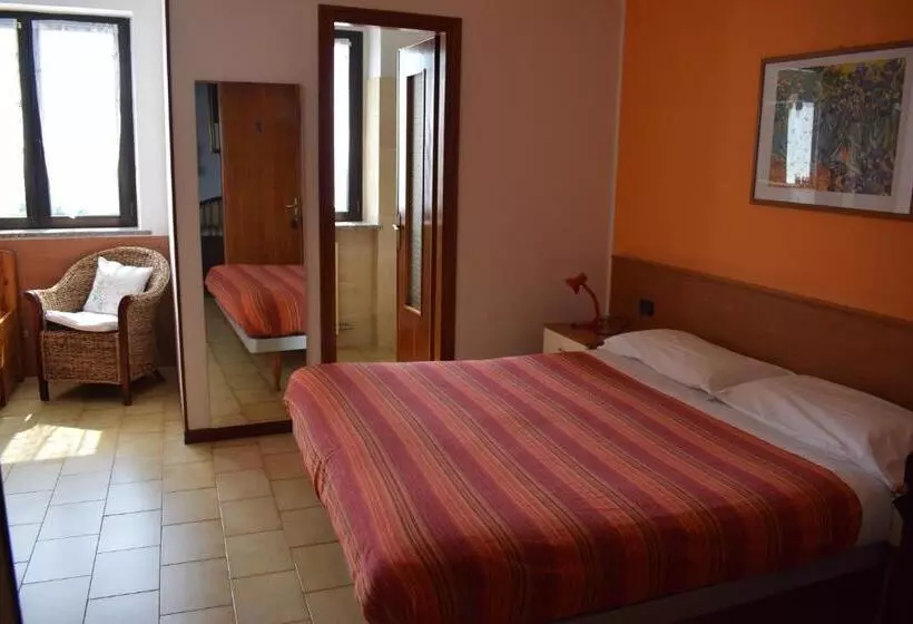 Basic Kolmen Hengen Huone, Albergo Canella