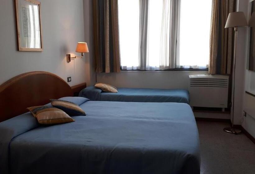 اتاق استاندارد سه نفره, Albergo Meuble Stelvio