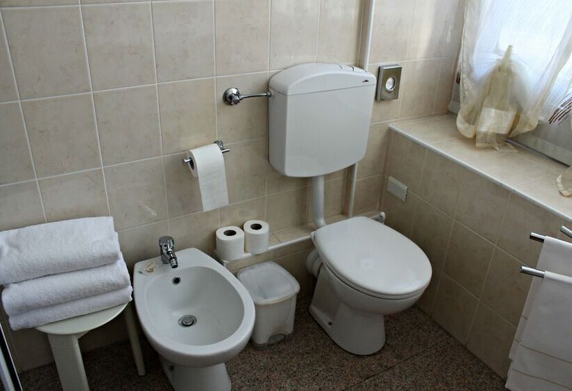 اتاق استاندارد سه نفره, Albergo Meuble Stelvio