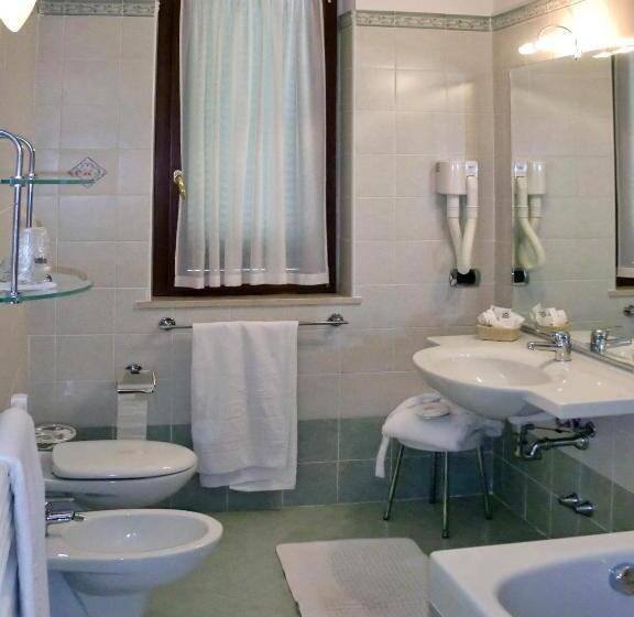 スタンダードトリプルルーム, Astra