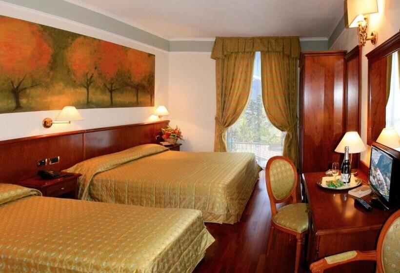 スタンダードトリプルルーム, Astra