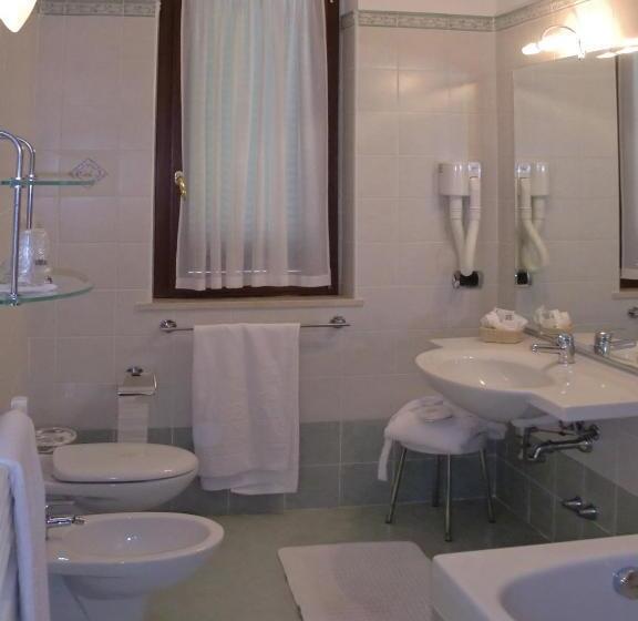 スタンダードトリプルルーム, Astra