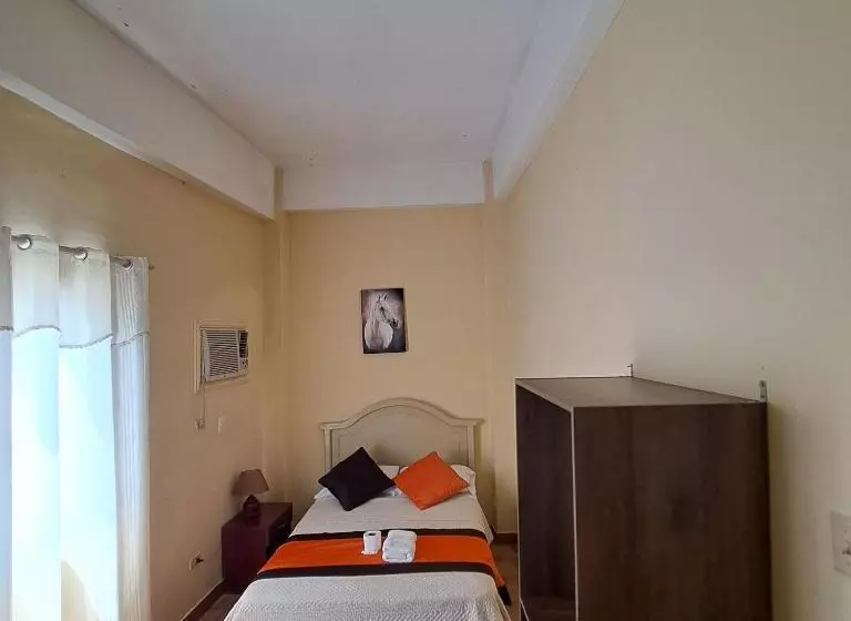 Standard Yhden Hengen Huone, Atlantic Suites