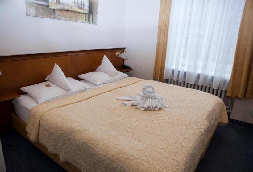 اتاق استاندارد سه نفره, Baden