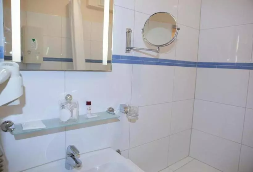 اتاق استاندارد سه نفره, Baden