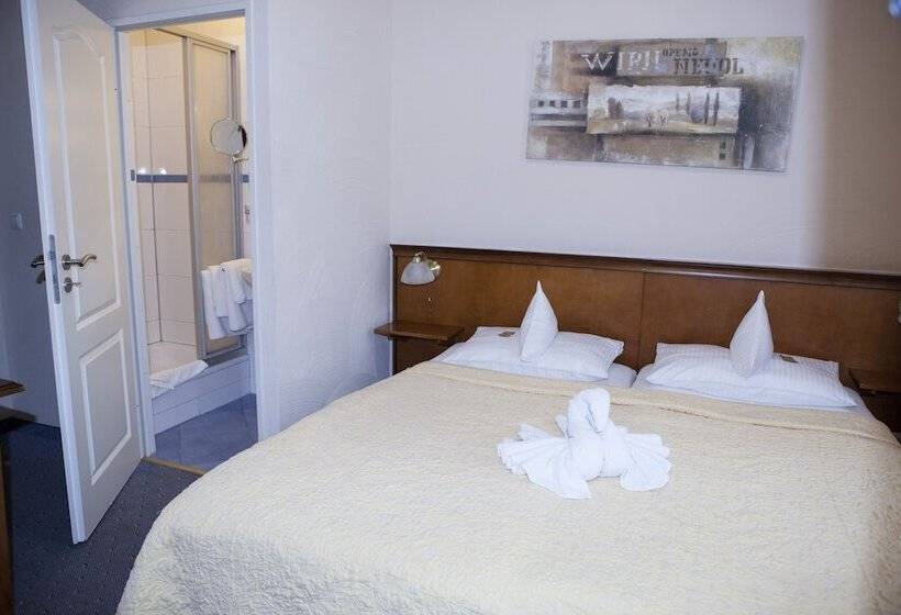 اتاق استاندارد سه نفره, Baden