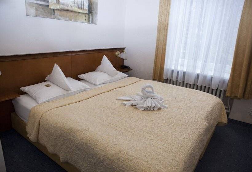 اتاق استاندارد سه نفره, Baden