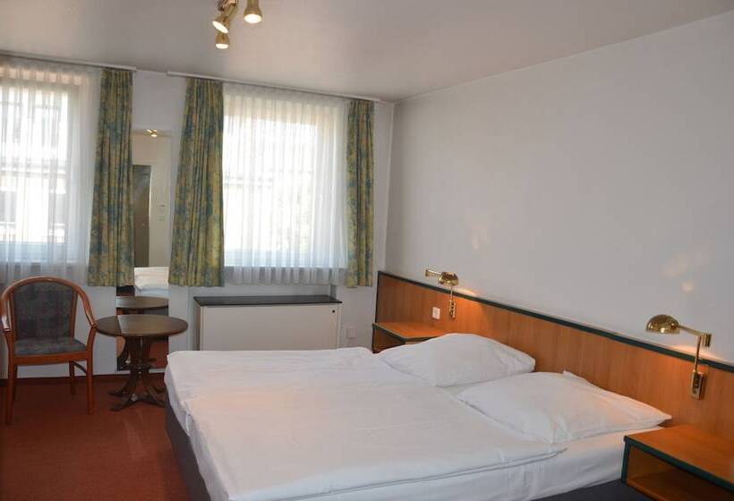 标准三人间, Commerz Hamburg