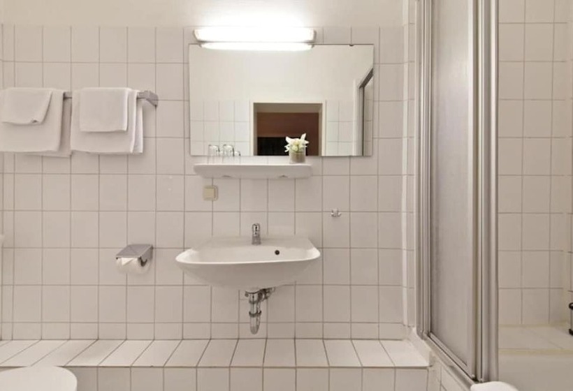 标准三人间, Commerz Hamburg