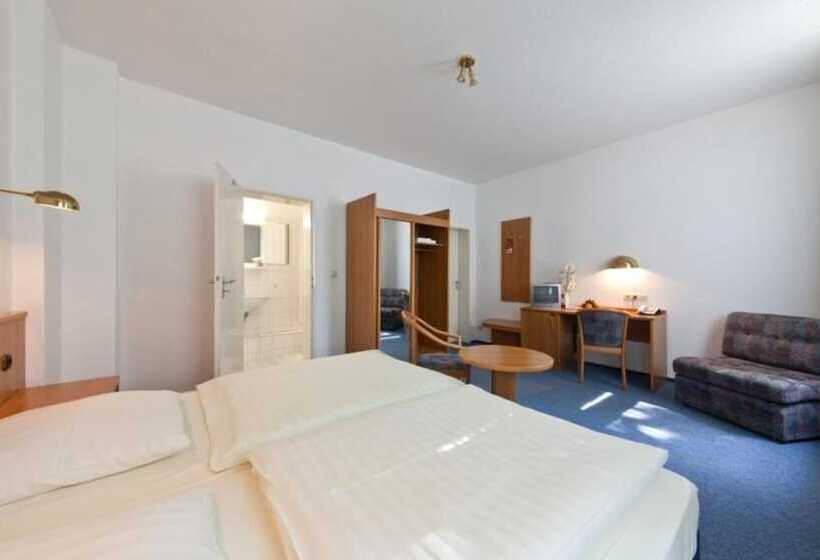 标准三人间, Commerz Hamburg