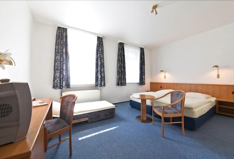 标准三人间, Commerz Hamburg