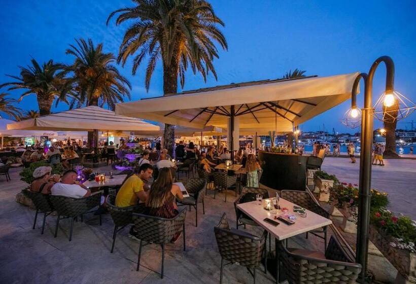 اتاق استاندارد با چشمانداز دریا, Concordia