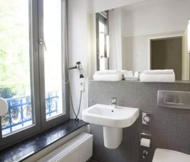 اتاق استاندارد, De La Poste