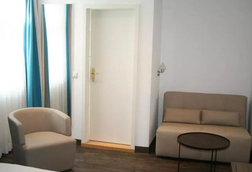 Standard Triple Room, & Gasthaus Backmulde