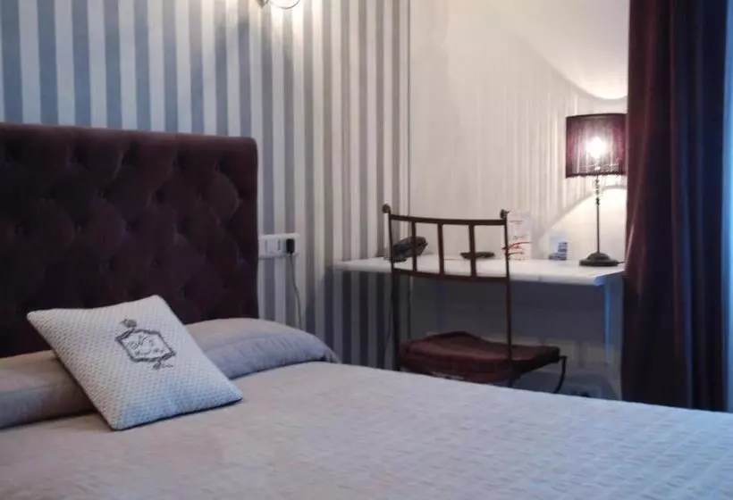 اتاق استاندارد سه نفره, Hôtel De L Avenue