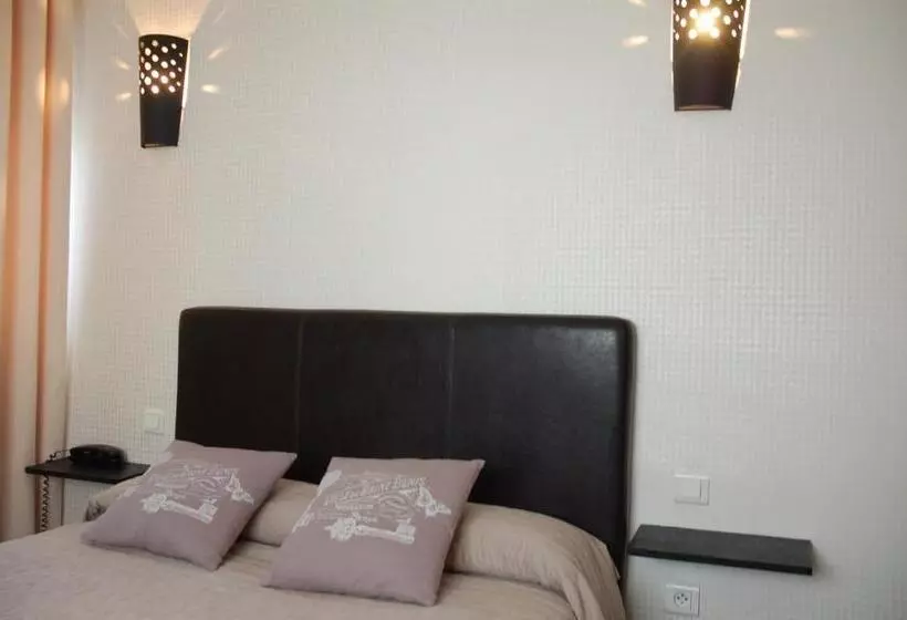 اتاق استاندارد سه نفره, Hôtel De L Avenue