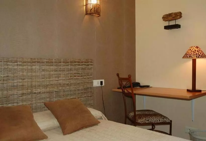 اتاق استاندارد سه نفره, Hôtel De L Avenue