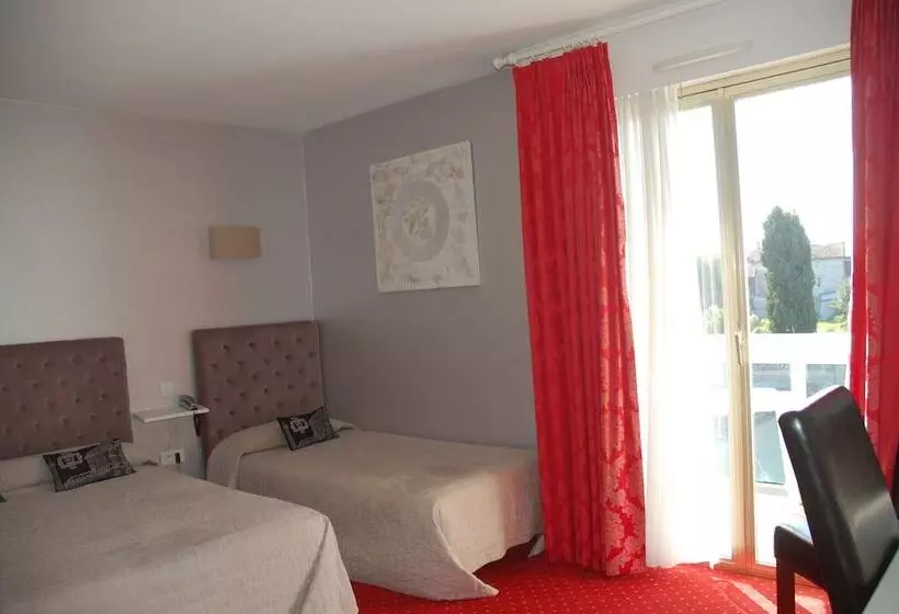 اتاق استاندارد سه نفره, Hôtel De L Avenue