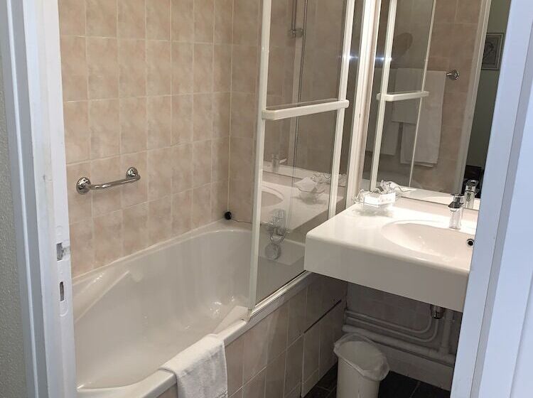 جناح جونيور, Logis Hôtel Les Nymphéas