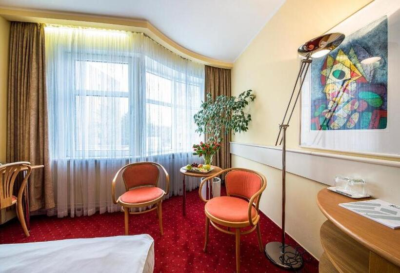 スタンダードルーム, Jana