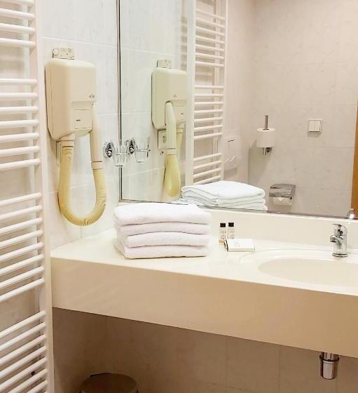 スタンダードルーム, Jana