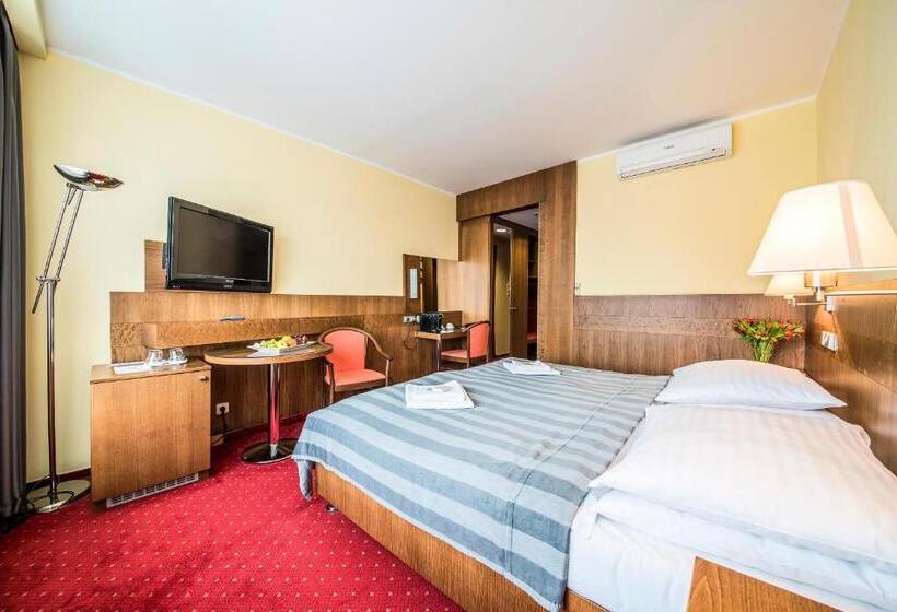 デラックスルーム, Jana