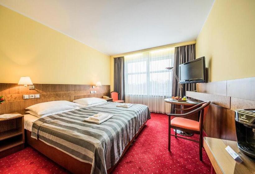 デラックスルーム, Jana