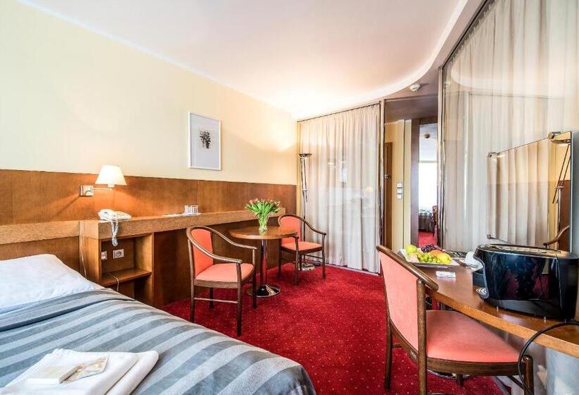 ジュニアスイート, Jana