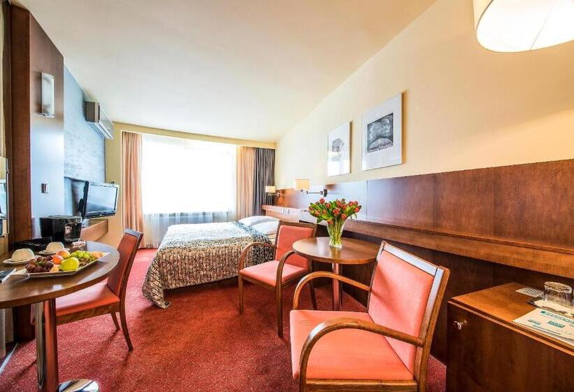 ジュニアスイート, Jana