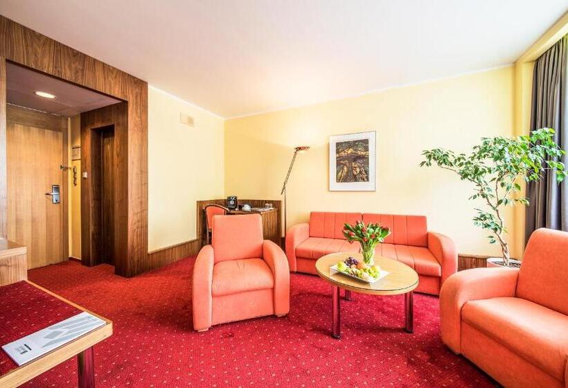 プレミアムスイート, Jana