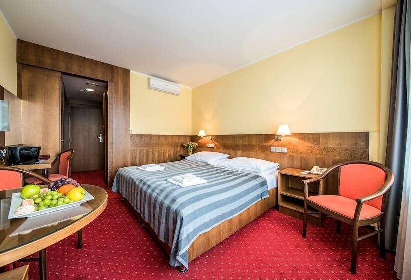 デラックスルーム, Jana