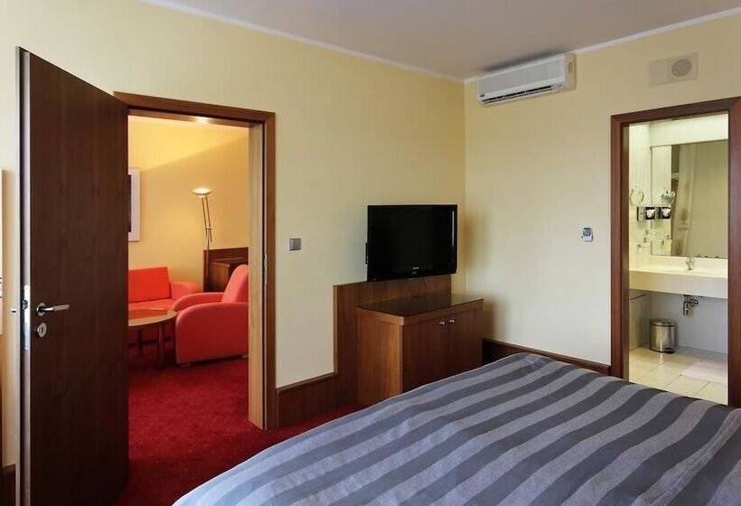 プレミアムスイート, Jana